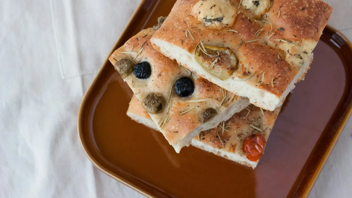 Coca de recapte con relleno de pimientos y berenjena